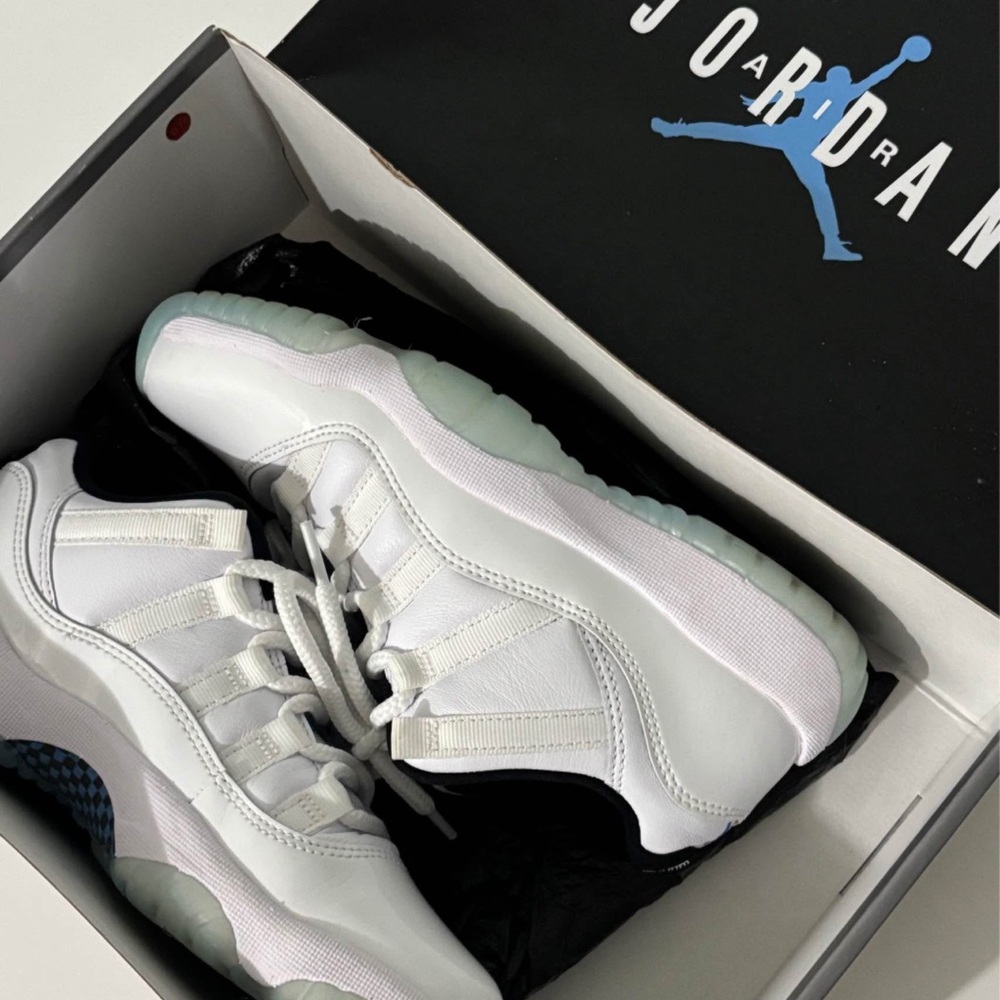 Jordan 11 Retro low Legend Blue